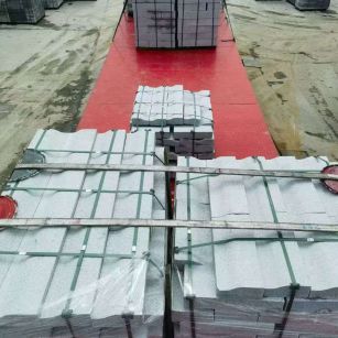 达州 芝麻白仿形加直形路沿石出货日常