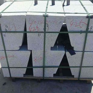 达州 芝麻白异形坐凳，石凳