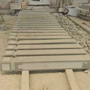 达州 芝麻白异形加工雕刻-栏杆大柱，方柱