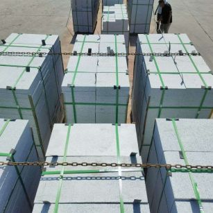 达州 芝麻白花岗岩5公分地铺石 花岗岩厂家工厂装车日常