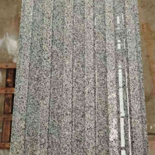 达州 芝麻白花岗岩荔枝面雕刻盲道，盲条