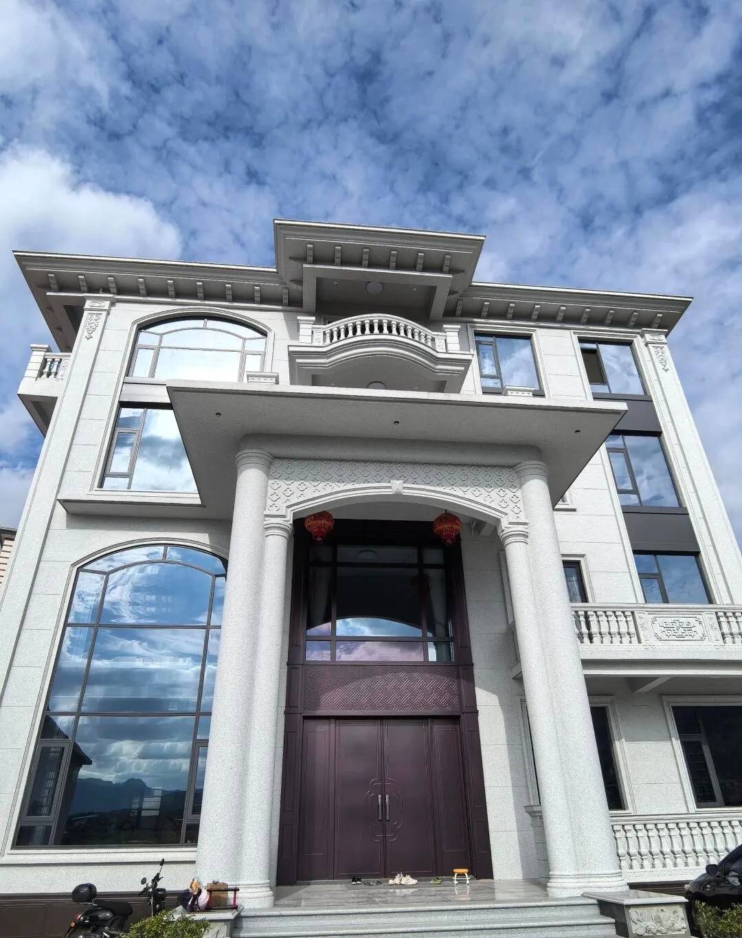 达州白麻别墅外墙干挂石材效果示例