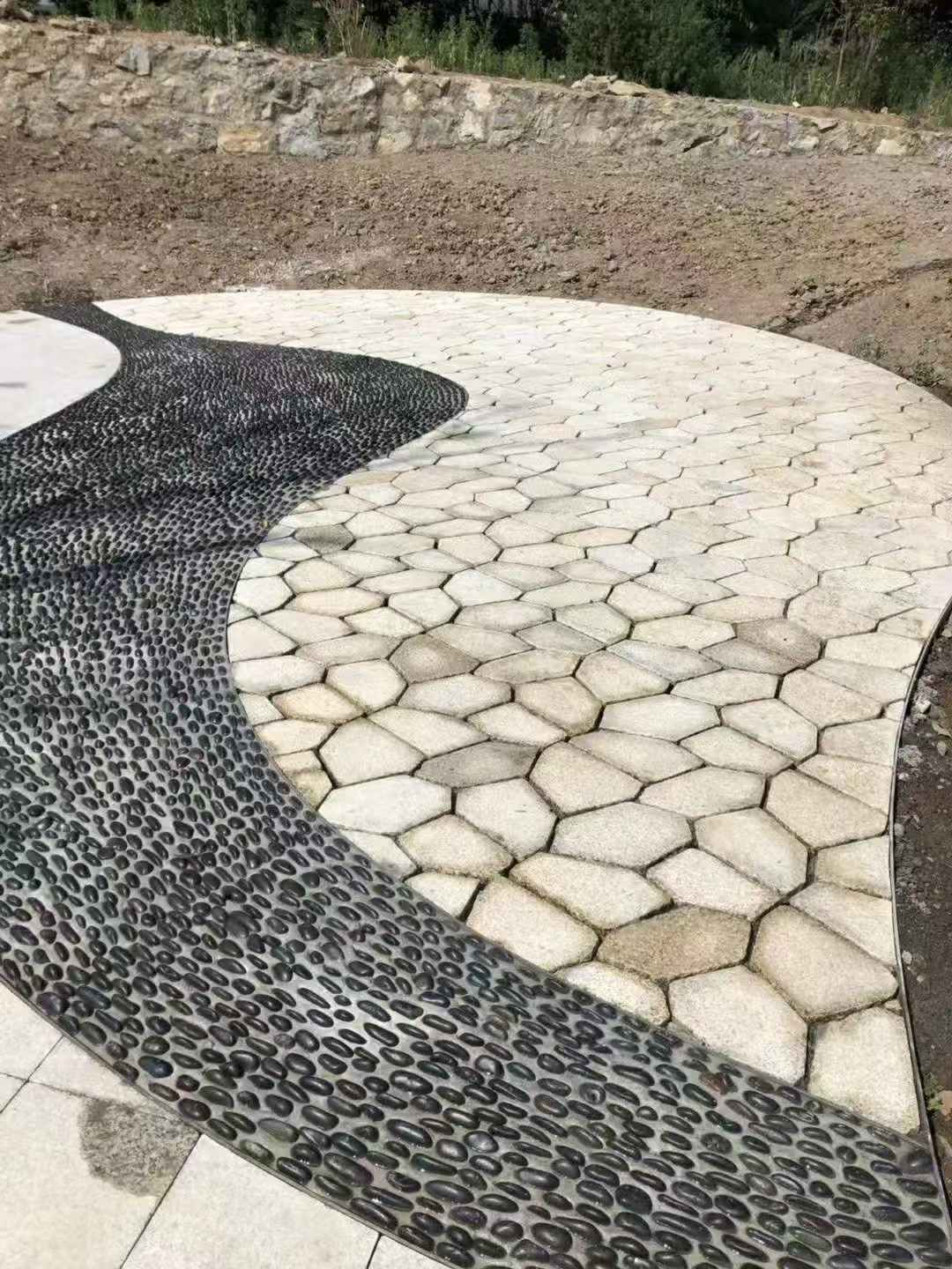 达州 黄金麻冰裂纹地铺石工地铺装案例