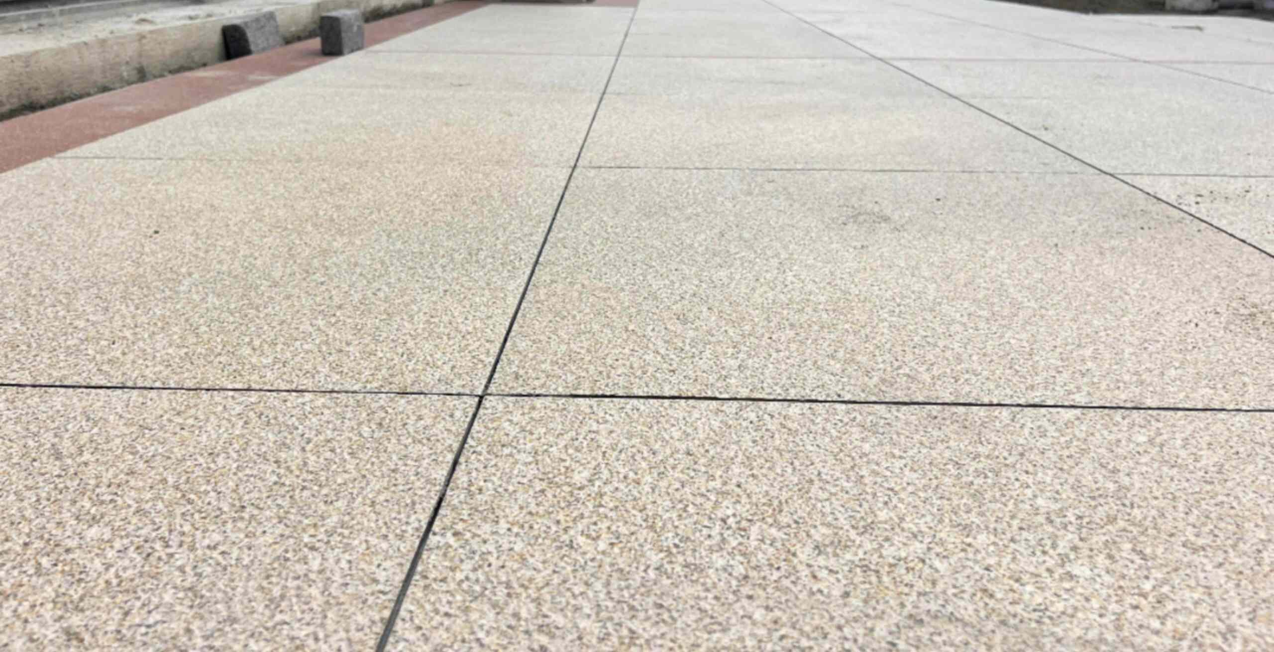 达州 黄金麻花岗岩石板材荔枝面地面铺装效果