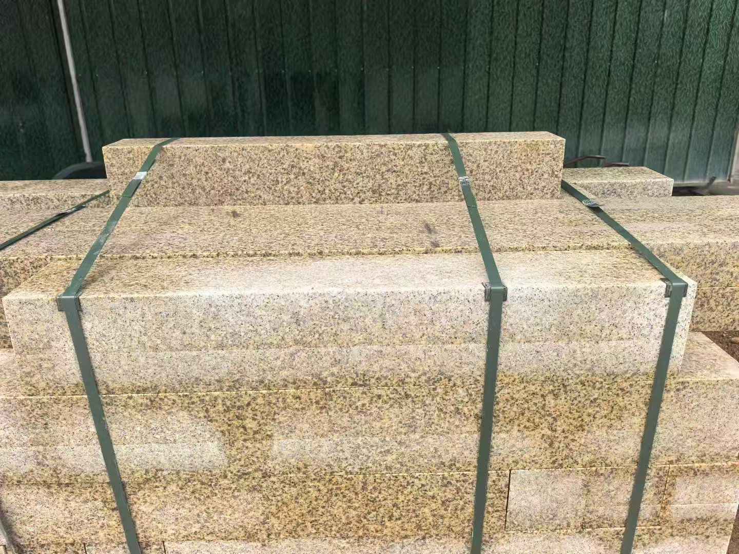 达州 黄金麻花岗岩石材机切面栏杆料半成品