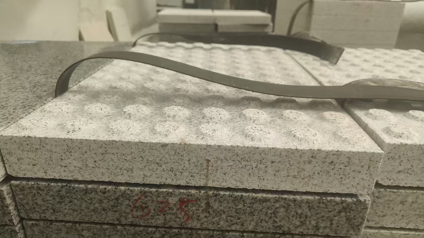 达州 芝麻白花岗岩6.0公分荔枝面五轴加工雕刻盲点