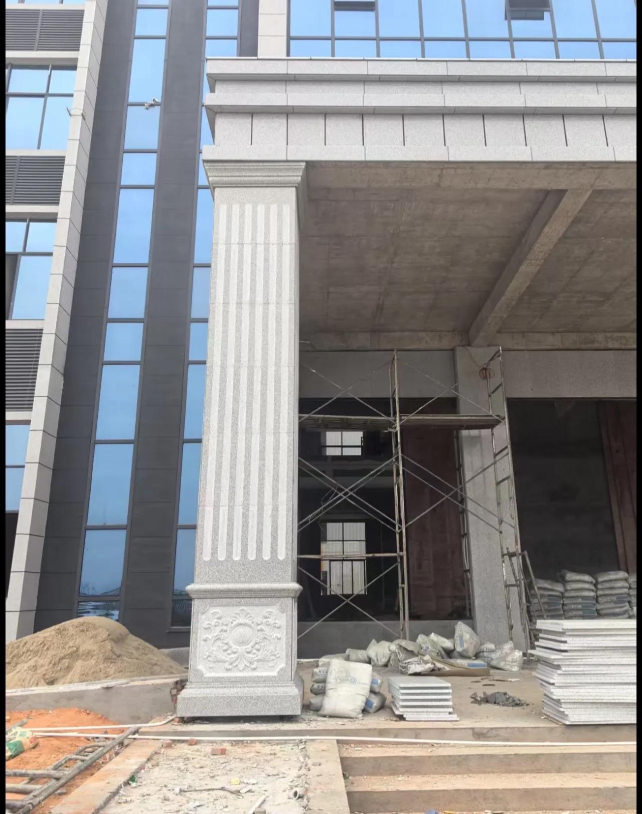 达州 芝麻白光面花岗岩门楼大柱（罗马柱）配雕花底座