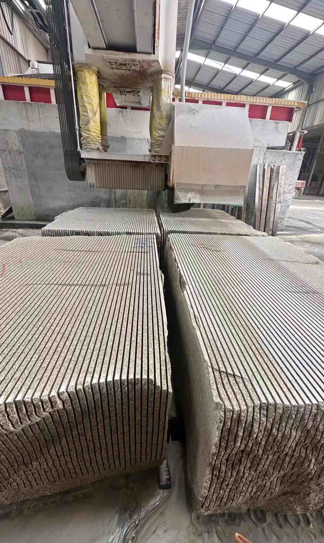 达州 车间生产日常，黄金麻白麻花岗岩