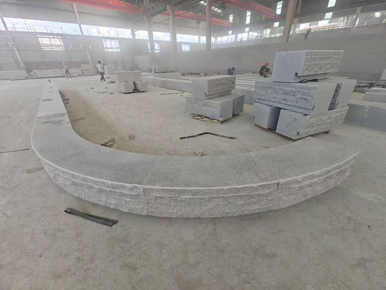 达州 芝麻白异形坐凳，自然面光面弧形加工