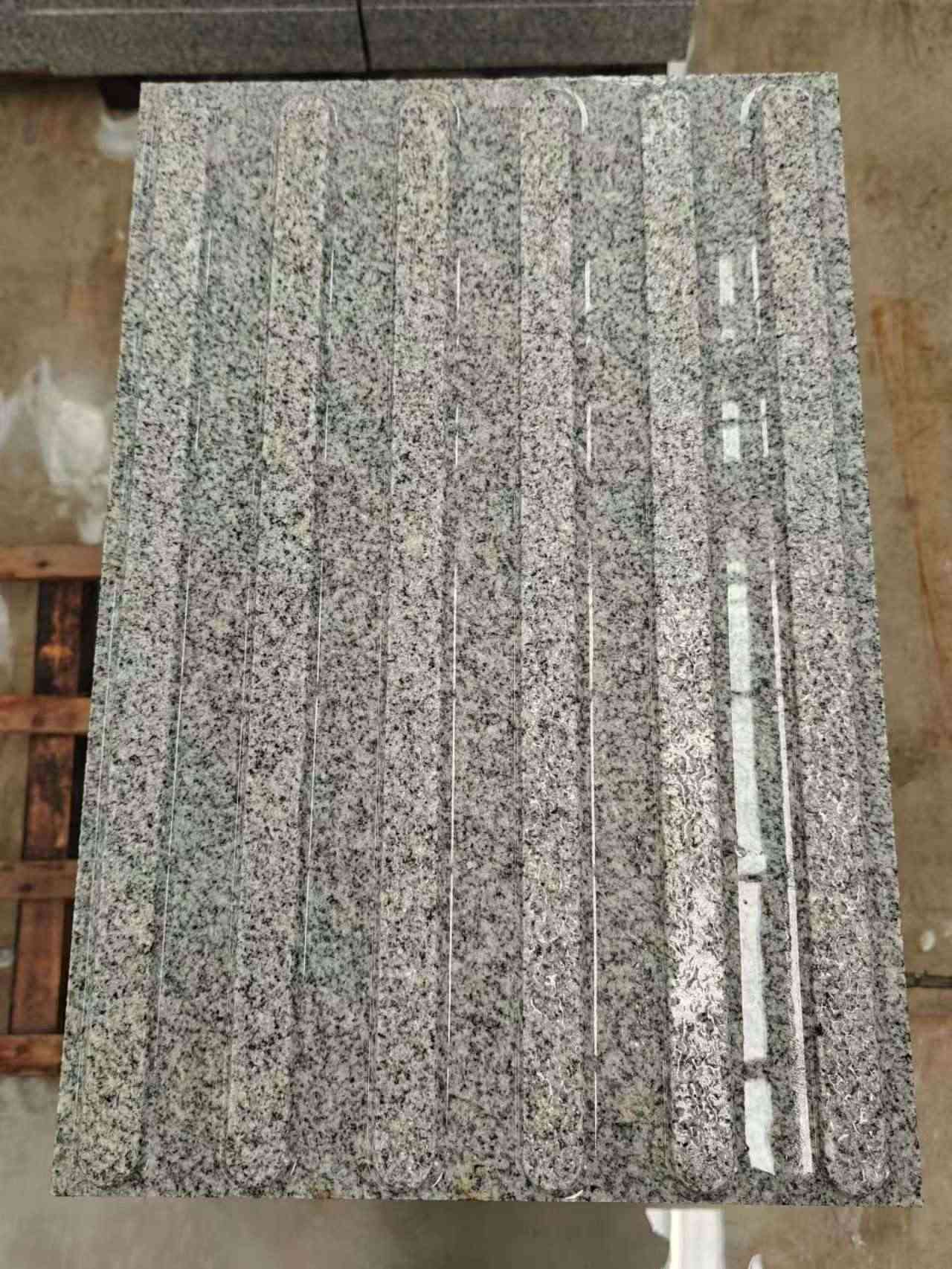 达州 芝麻白花岗岩荔枝面雕刻盲道，盲条