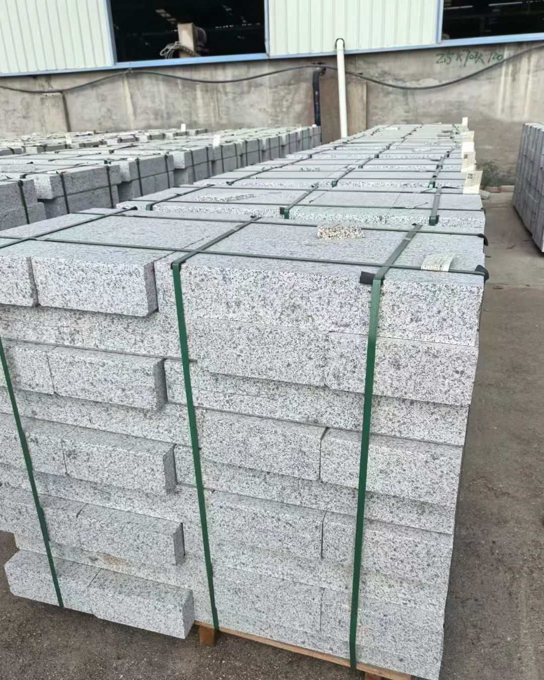 达州 白麻花岗岩路沿石，弧形路沿石，道牙石，马路牙子，界石，路缘石，平沿石，直岩石，平缘石等