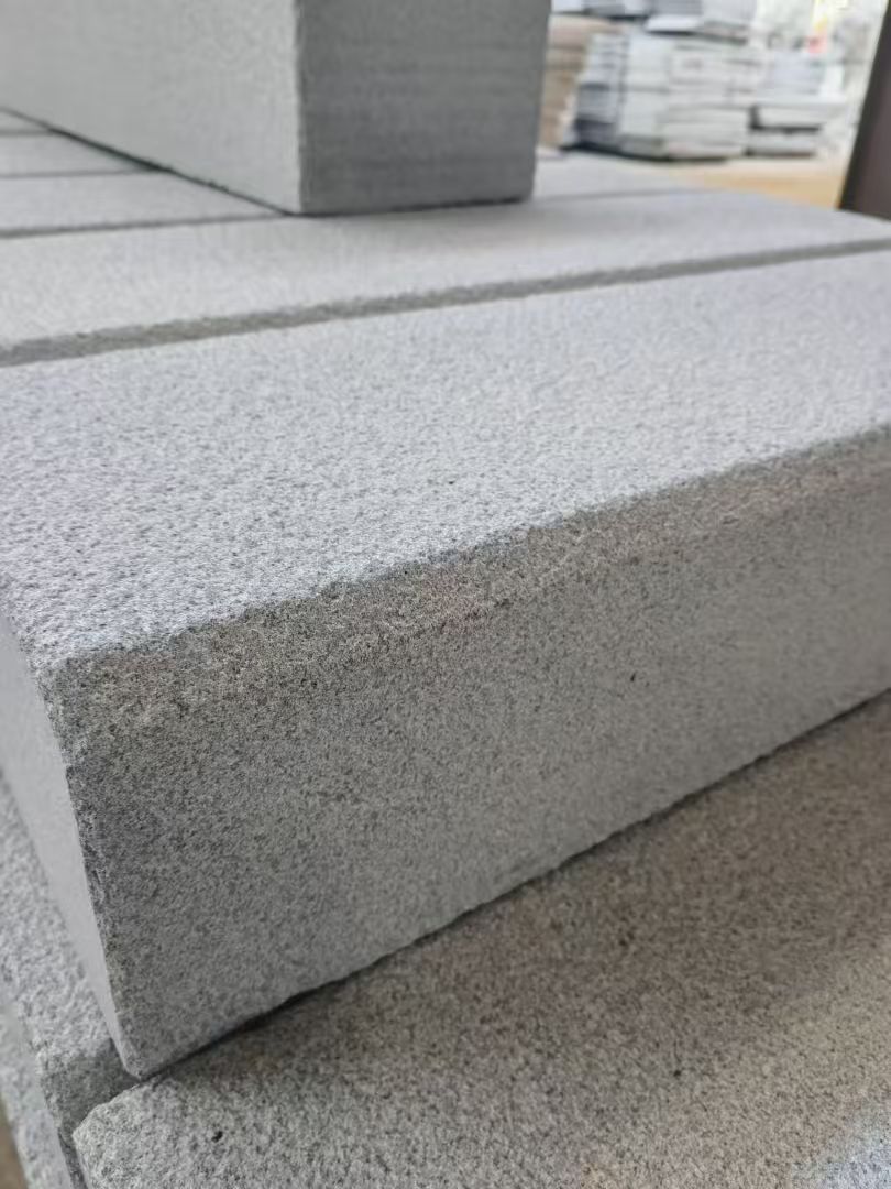 达州 芝麻灰荔枝面路沿石