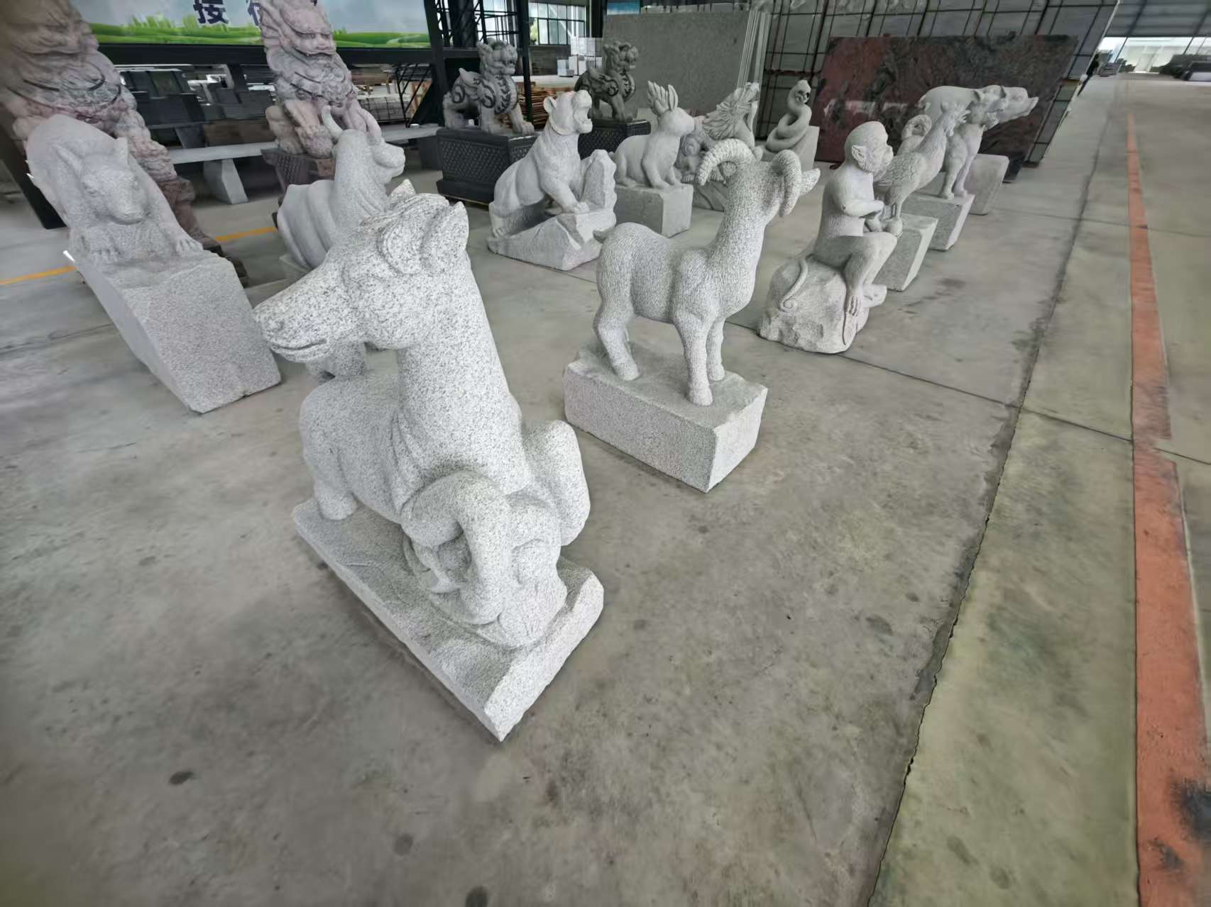 达州 芝麻白花岗岩造型立体雕刻——十二生肖