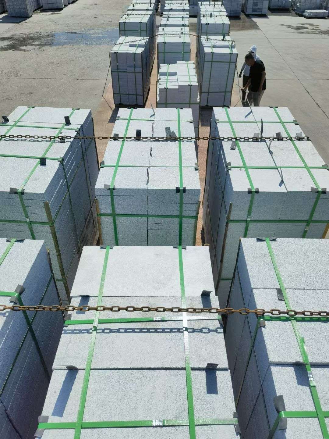 达州 芝麻白花岗岩5公分地铺石 花岗岩厂家工厂装车日常