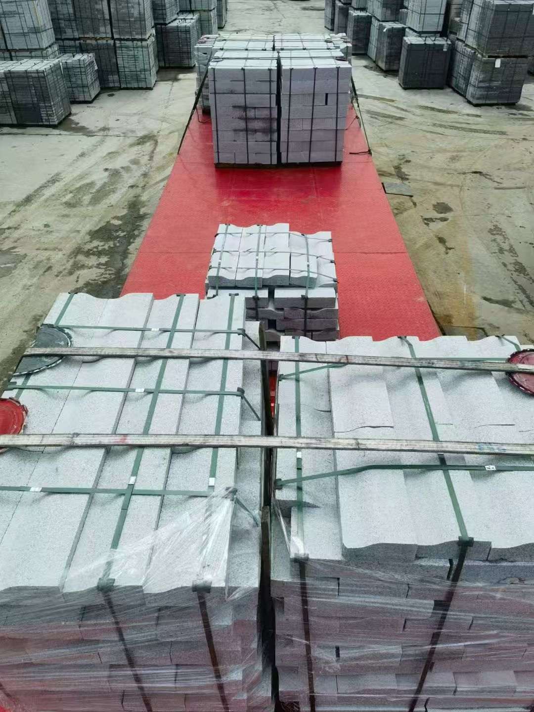 达州 芝麻白仿形加直形路沿石出货日常