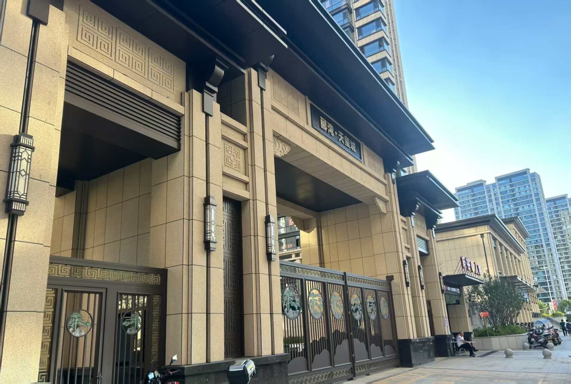 达州 黄金麻花岗岩荔枝面小区门楼外墙干挂