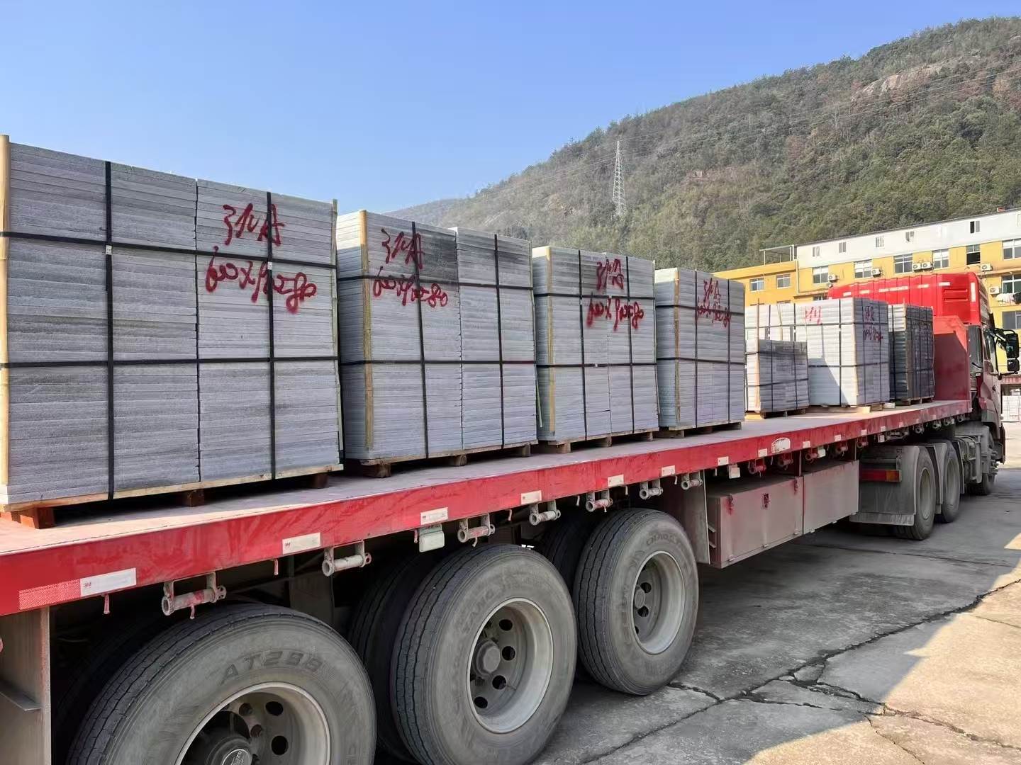 达州 芝麻灰地铺石出货日常