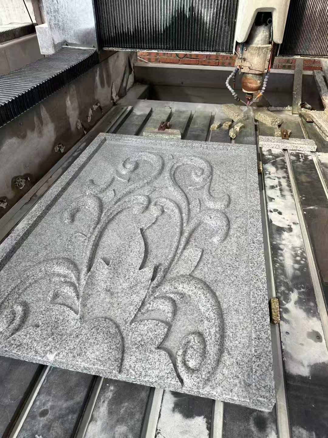 达州 白麻别墅干挂雕花板