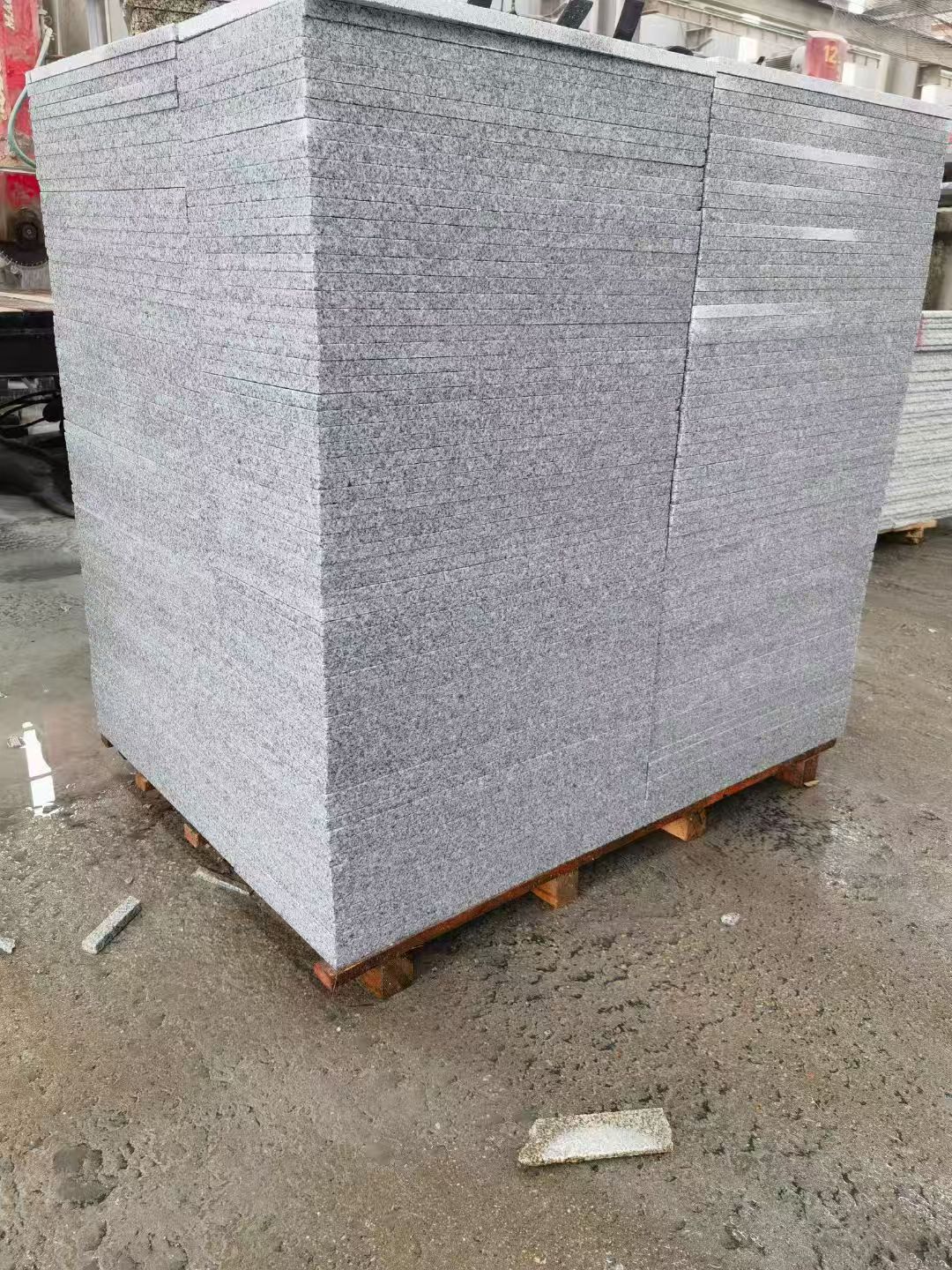 达州 芝麻白火烧面1.8厚300*600地铺石，尺寸标准，厚薄均匀