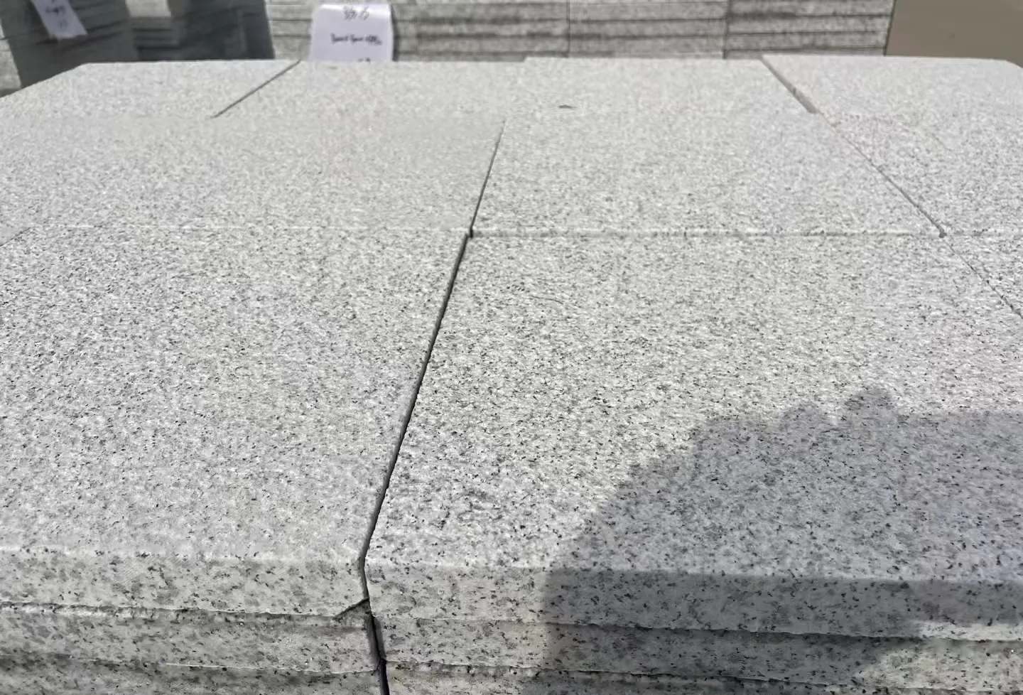 达州 白麻花岗岩石材推荐 荔枝面地铺石