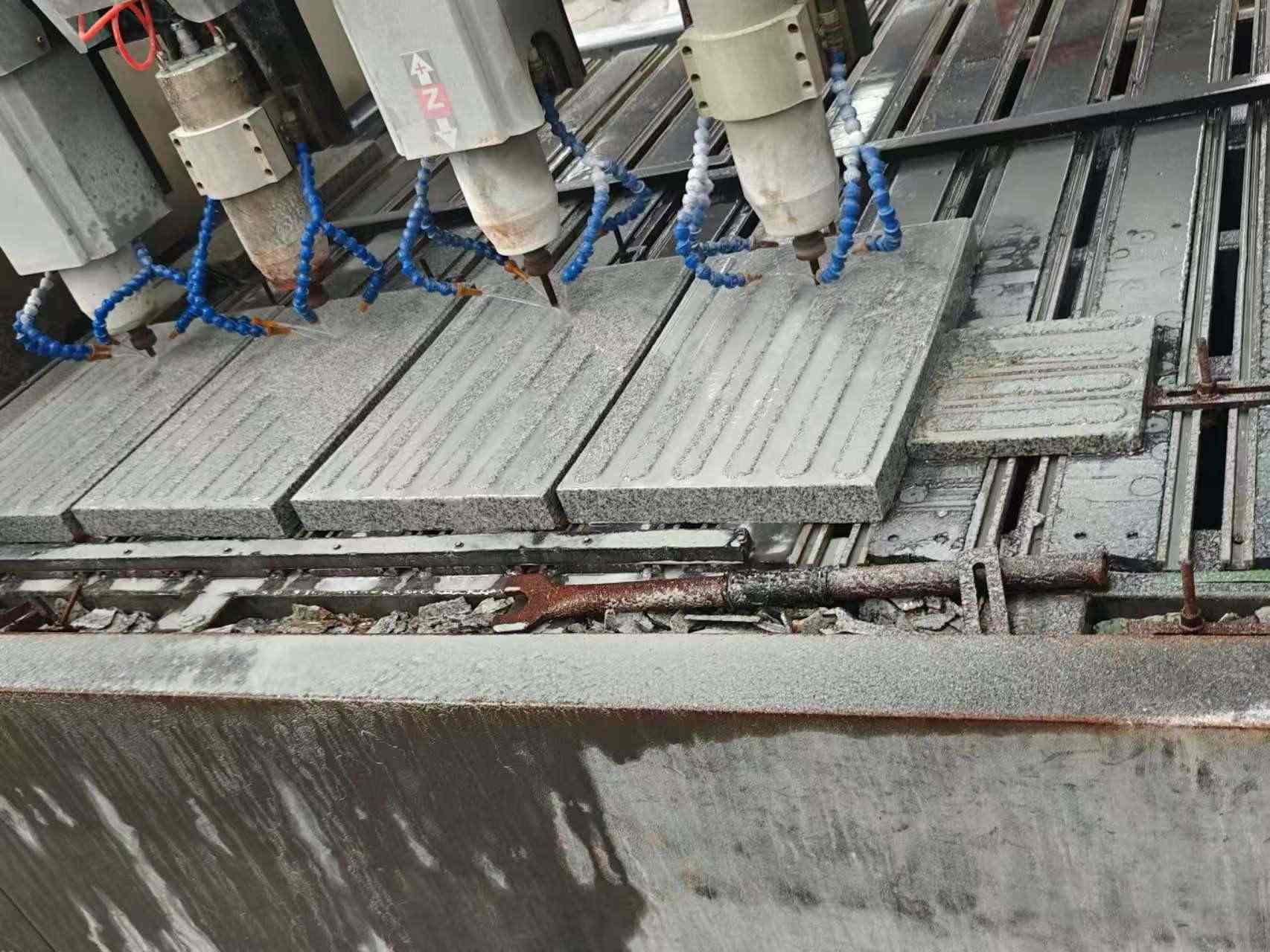 达州 芝麻白花岗岩荔枝面盲道雕刻