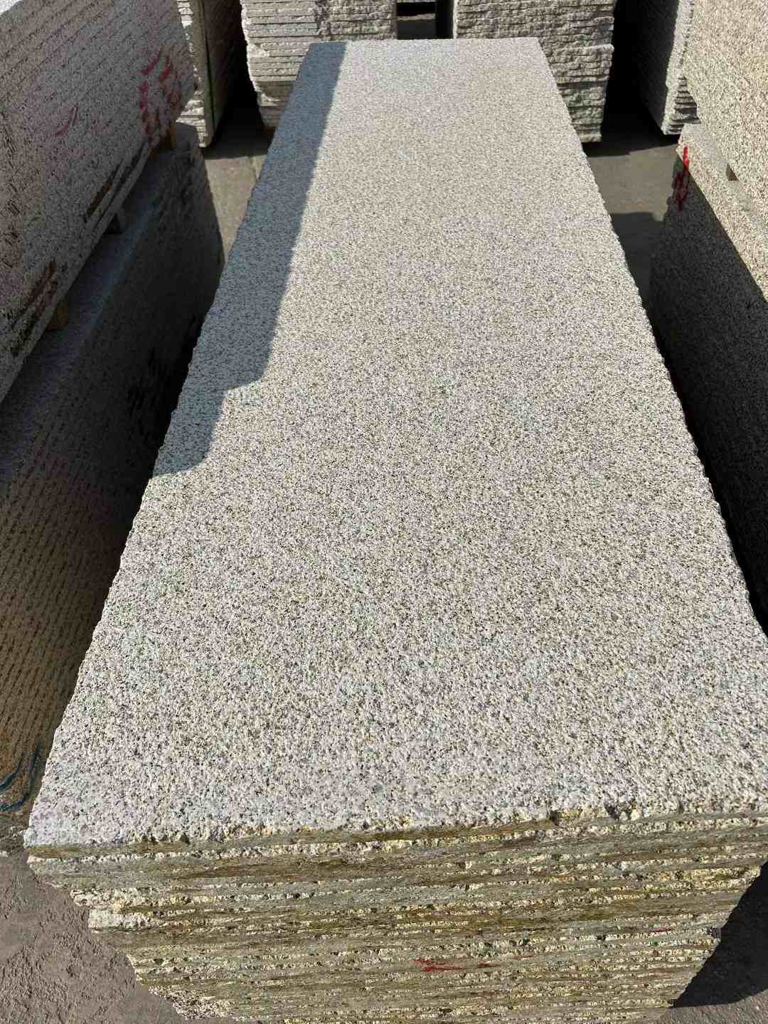 达州 黄金麻花岗岩荔枝面毛板，半成品