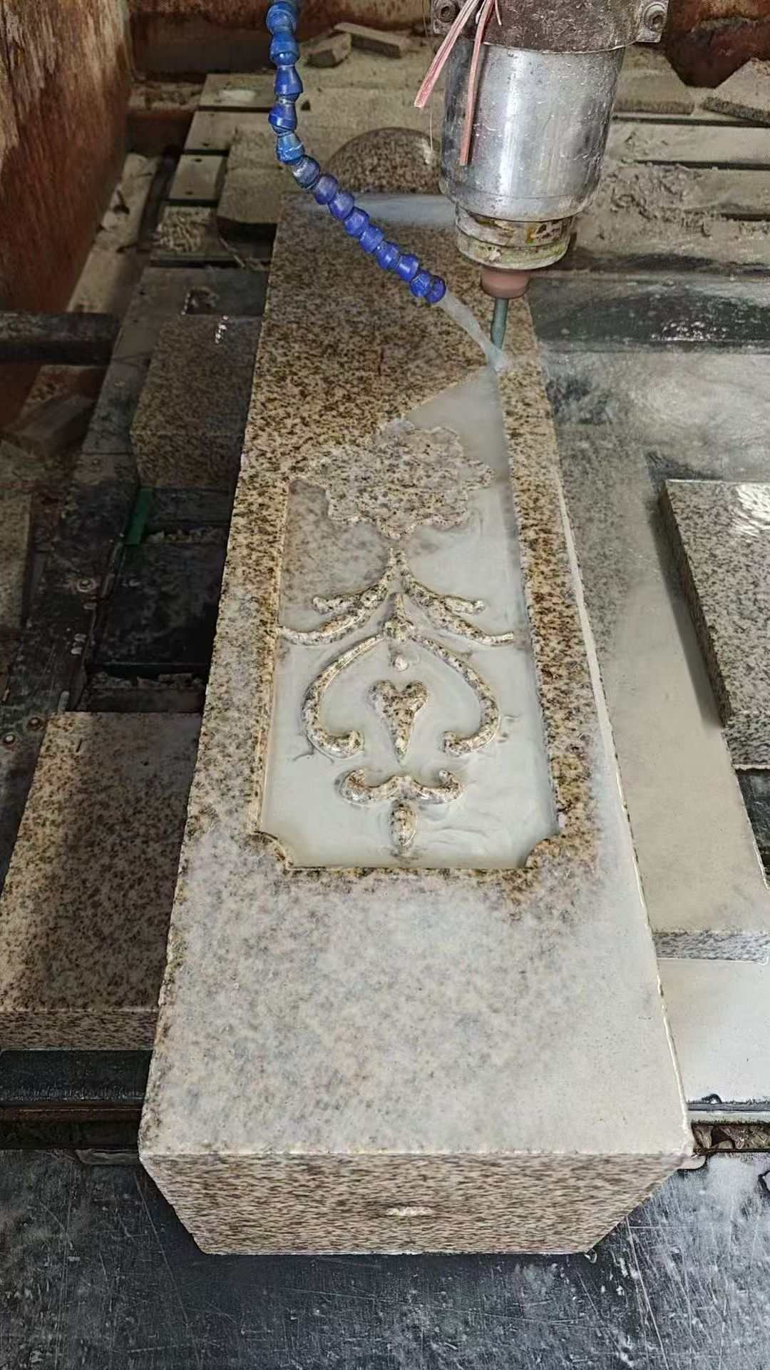 达州 黄金麻花岗岩异形加工雕刻栏杆大柱