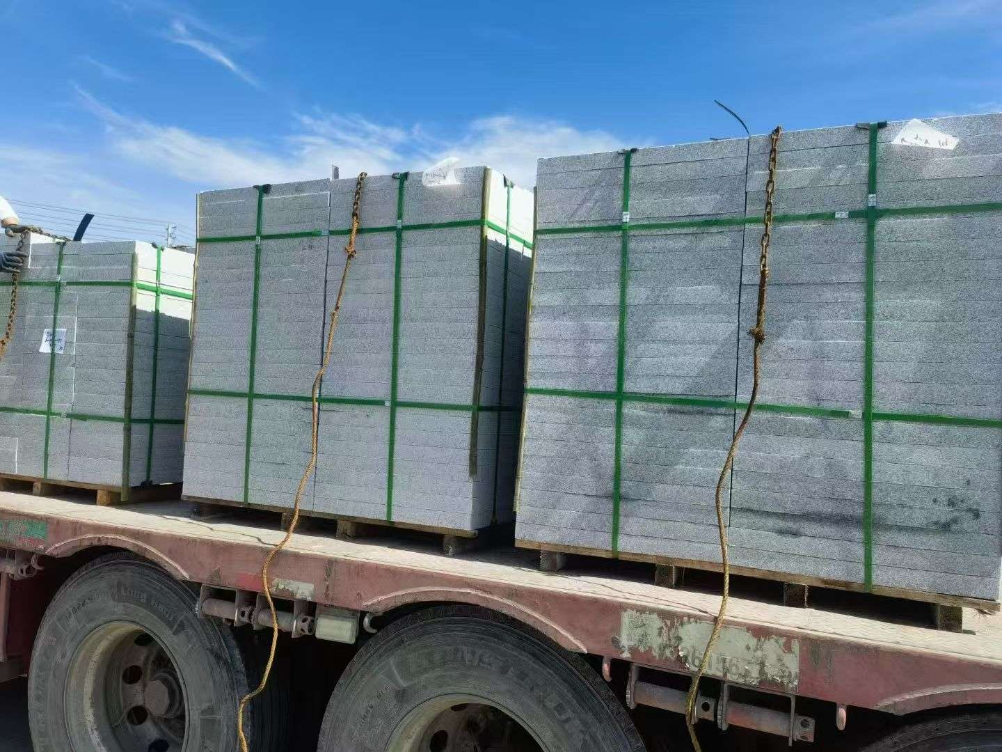 达州 芝麻白花岗岩地铺石装车日常