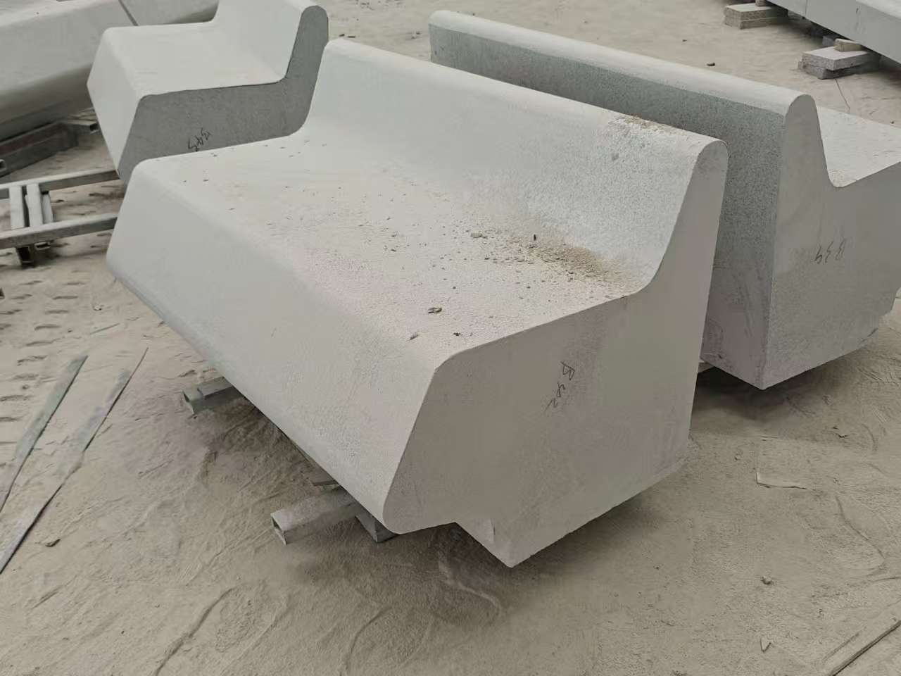 达州 芝麻白花岗岩异形坐凳，石凳