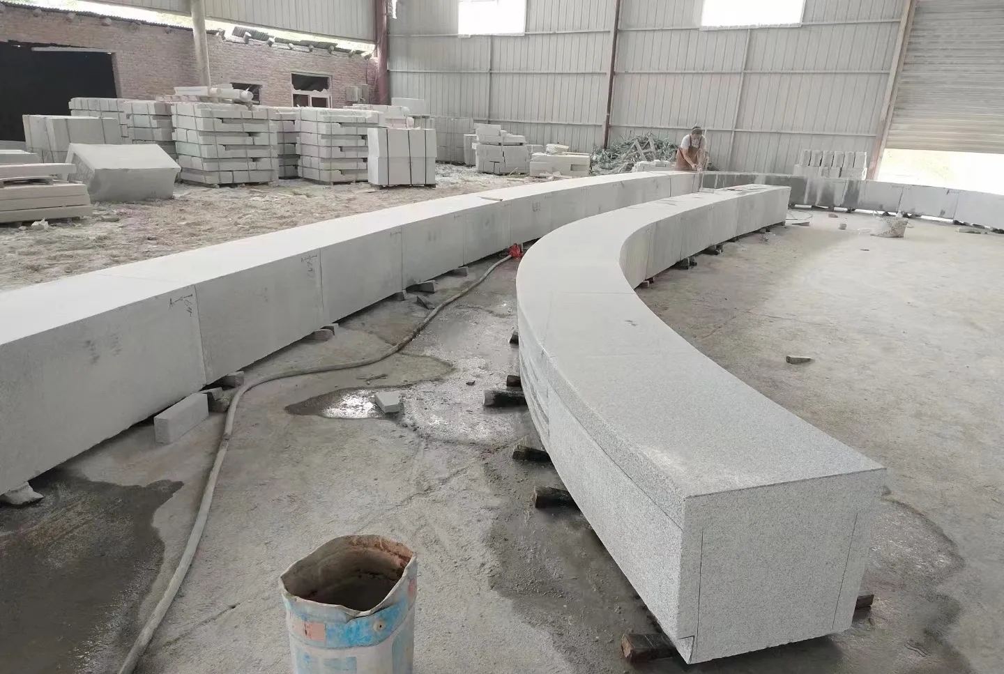 达州芝麻白花岗岩石板材 园林光面弧形坐凳